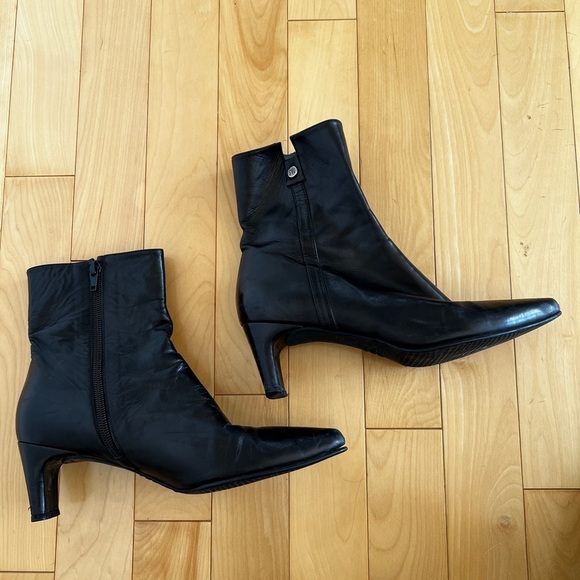 Stuart Weitzman Leather Booties Black Size 6.5 - Picture 4 of 5